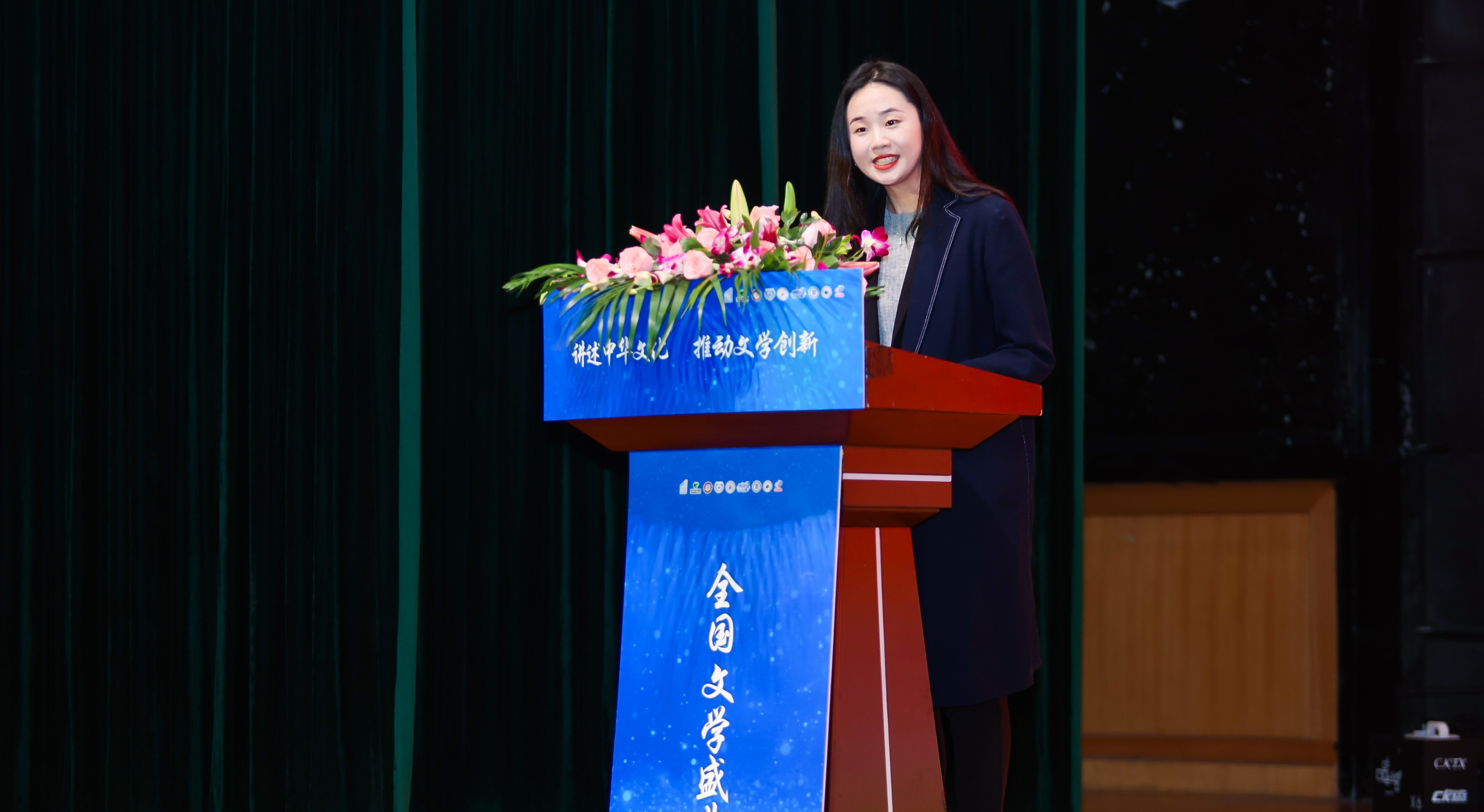 全國(guó)文學(xué)盛典名師大講堂成員、組委會(huì)專家委委員劉翔宇